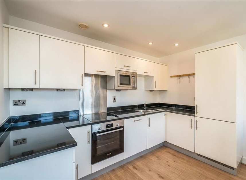 Properties sold in Clapham Common South Side - SW4 9DX view8