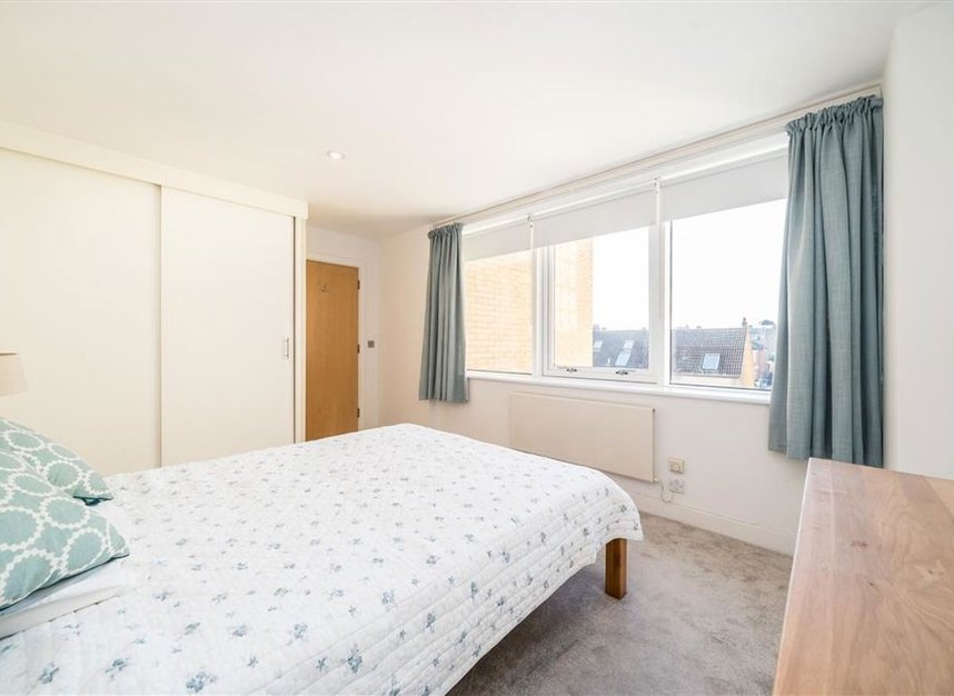 Properties sold in Clapham Common South Side - SW4 9DX view4