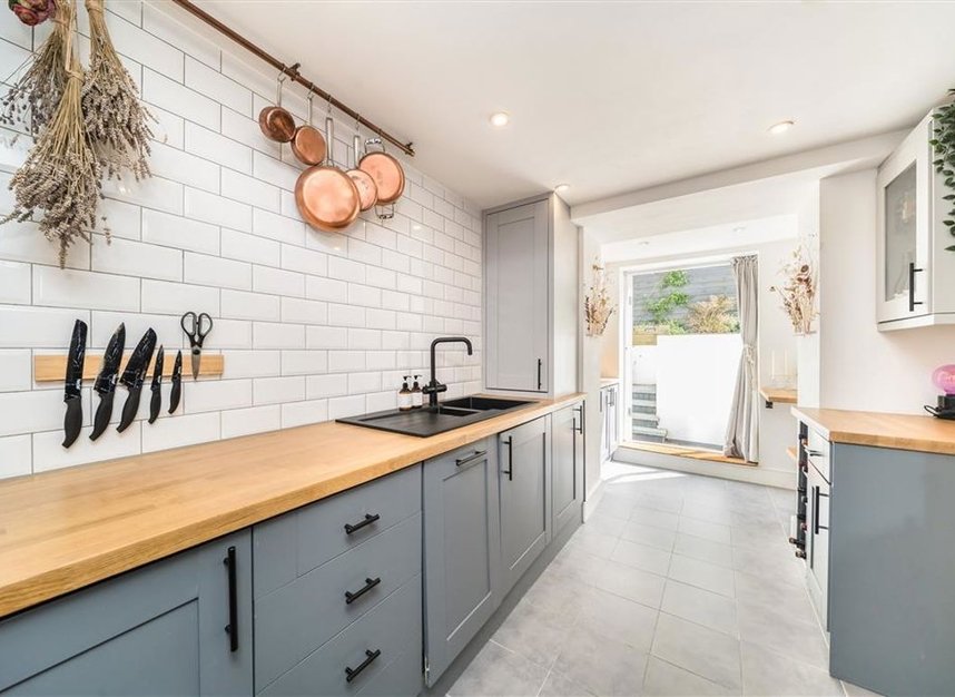 Properties for sale in Clapham Common South Side - SW4 9DA view4