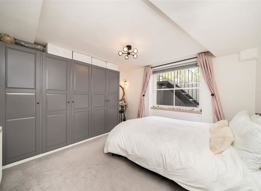 Properties for sale in Clapham Common South Side - SW4 9DA view6
