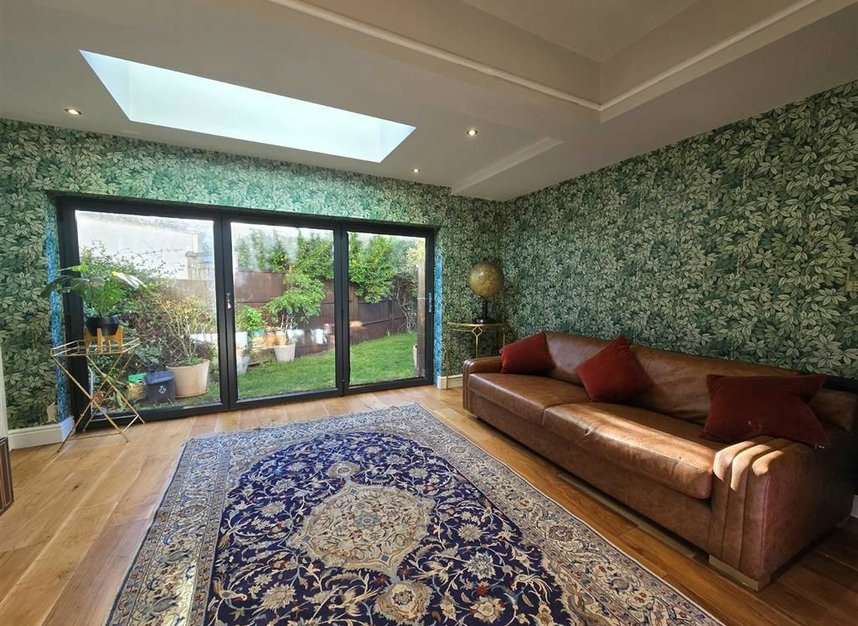 Properties for sale in Clarence Avenue - SW4 8LA view4