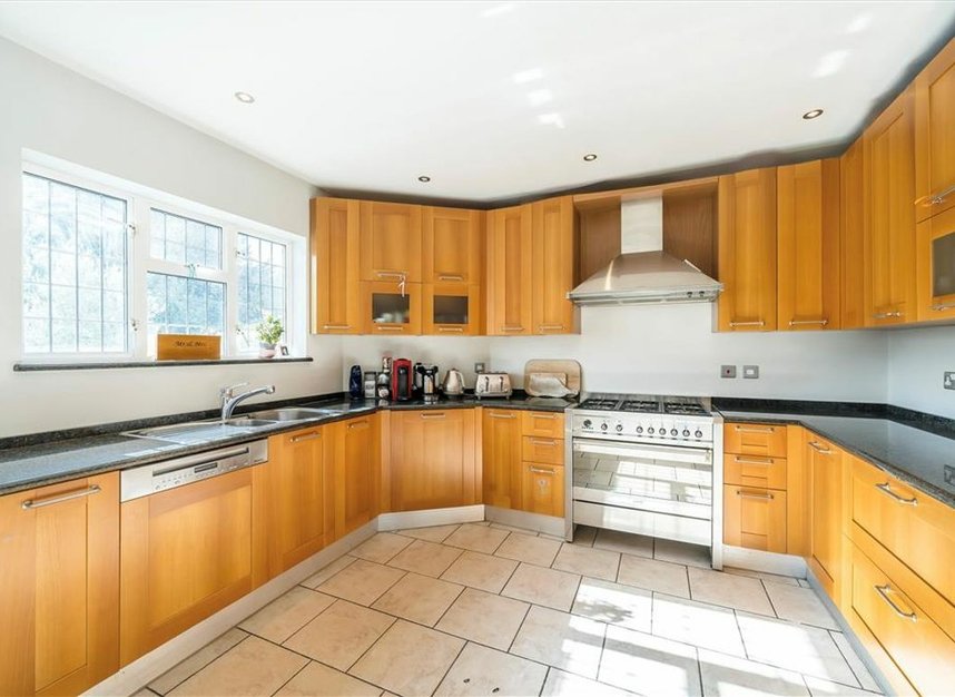 Properties for sale in Clarence Avenue - SW4 8LA view6