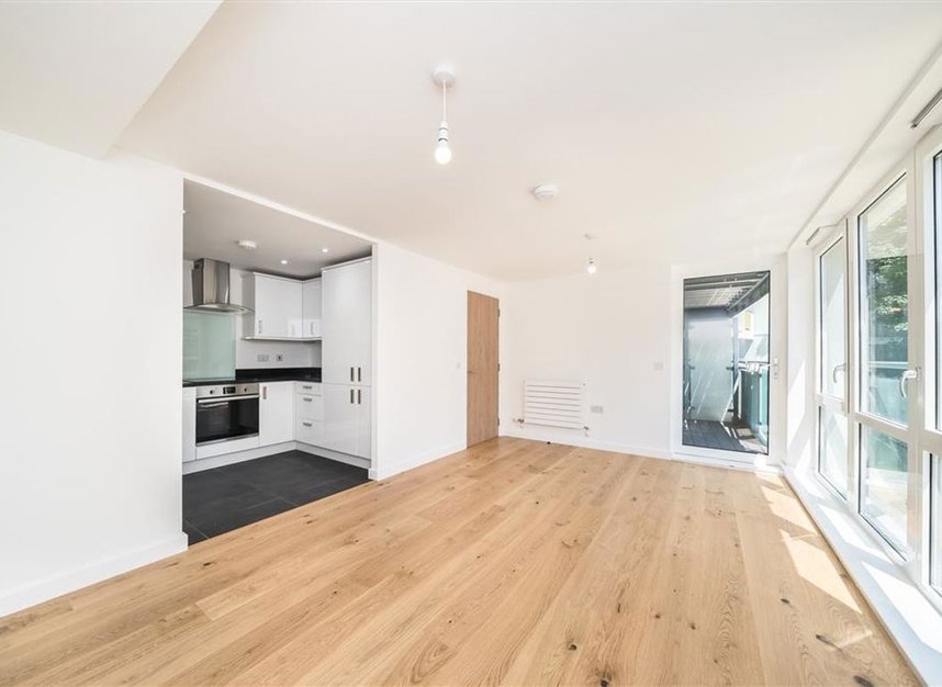 Properties for sale in Clarence Avenue - SW4 8DL view4
