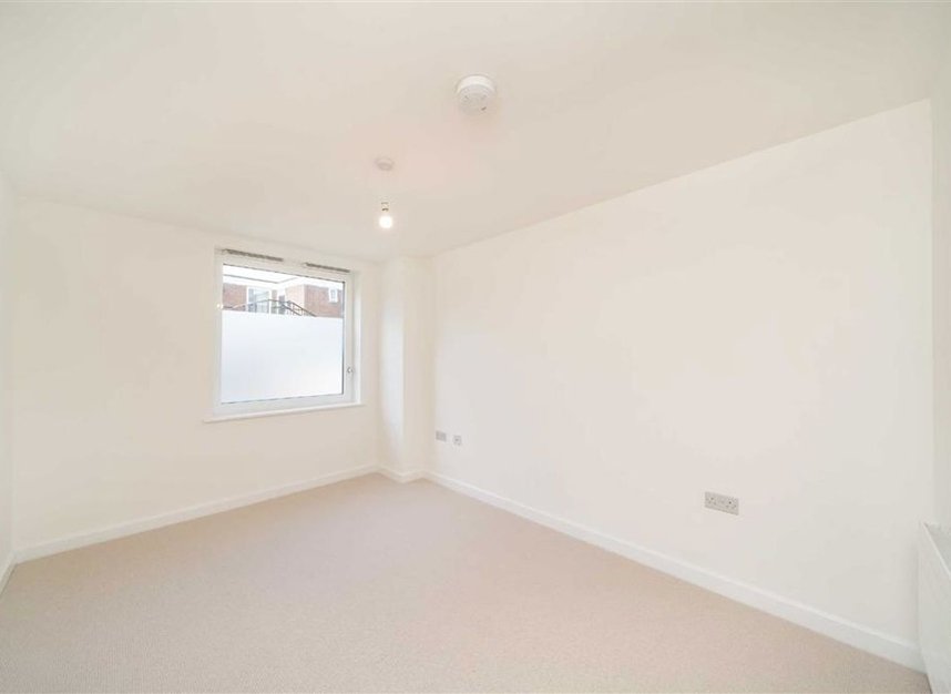 Properties for sale in Clarence Avenue - SW4 8DN view5