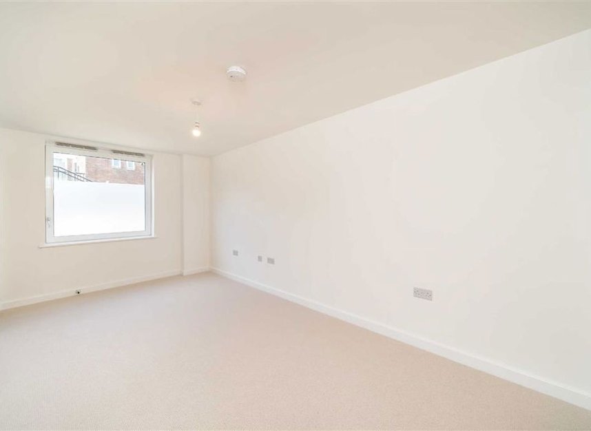 Properties for sale in Clarence Avenue - SW4 8DN view6