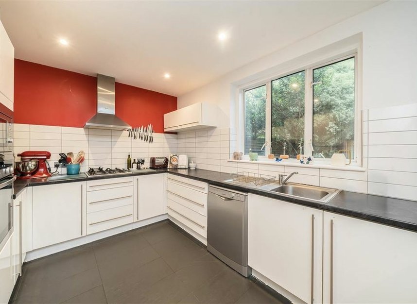 Properties sold in Clarence Crescent - SW4 8LE view9