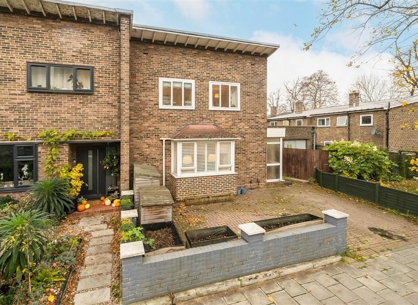 Properties sold in Clarence Crescent - SW4 8LE view1