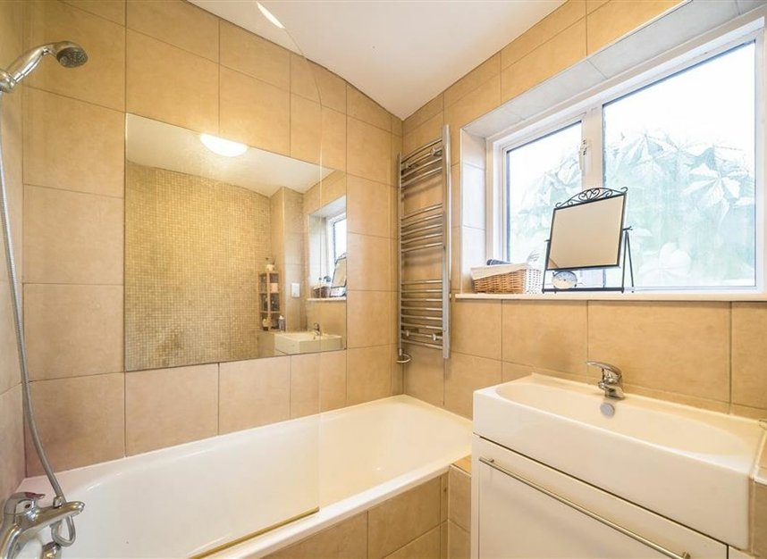 Properties sold in Clarence Crescent - SW4 8LE view7