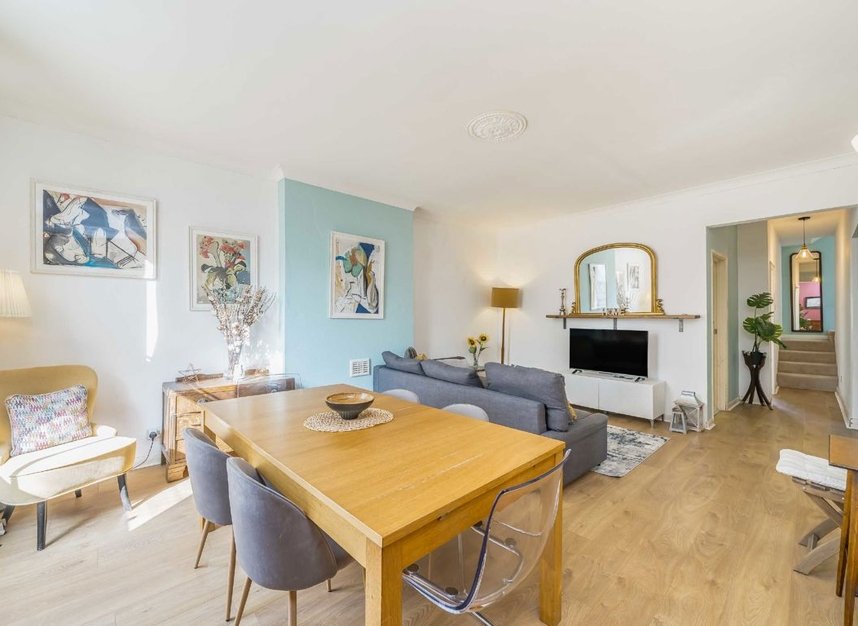 Properties for sale in Cleveland Gardens - W2 6HA view2