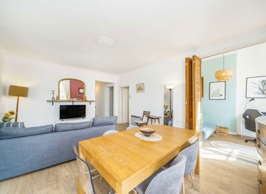 Properties for sale in Cleveland Gardens - W2 6HA view3