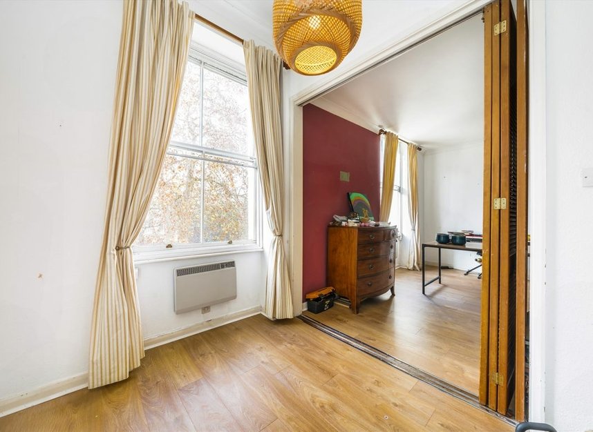Properties for sale in Cleveland Gardens - W2 6HA view3
