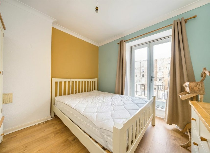 Properties for sale in Cleveland Gardens - W2 6HA view5