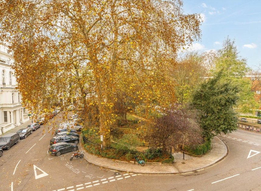 Properties for sale in Cleveland Gardens - W2 6HA view8