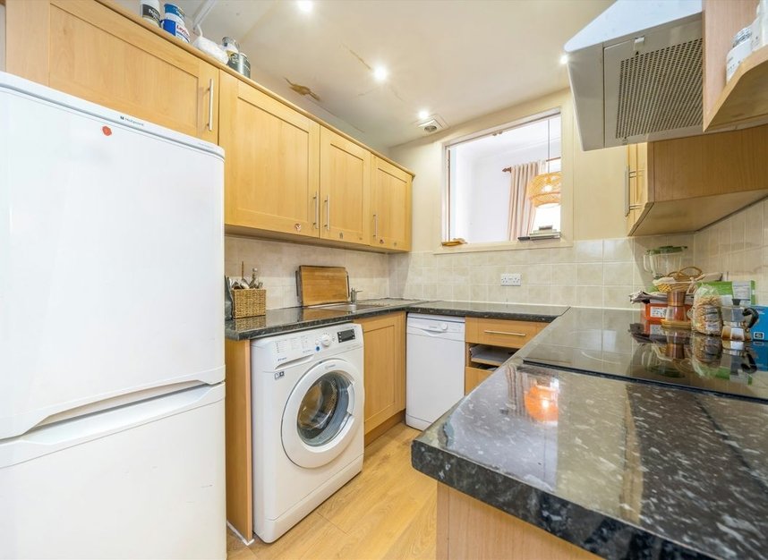 Properties for sale in Cleveland Gardens - W2 6HA view4