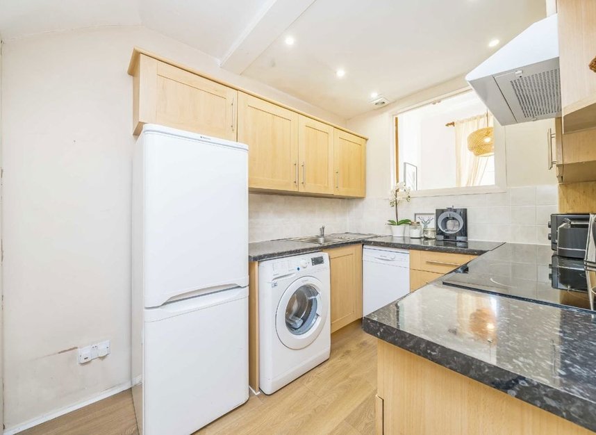 Properties for sale in Cleveland Gardens - W2 6HA view4
