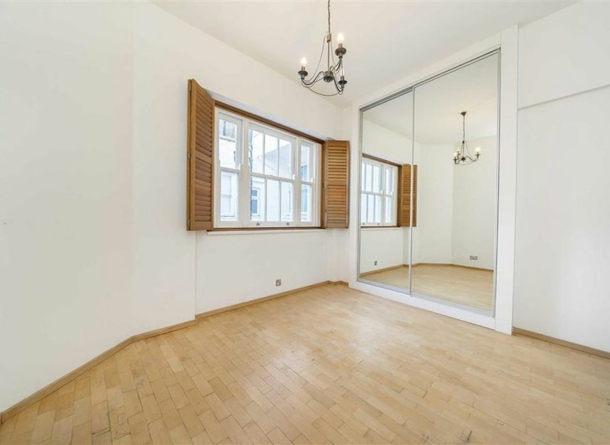Properties for sale in Cleveland Gardens - W2 6HA view5