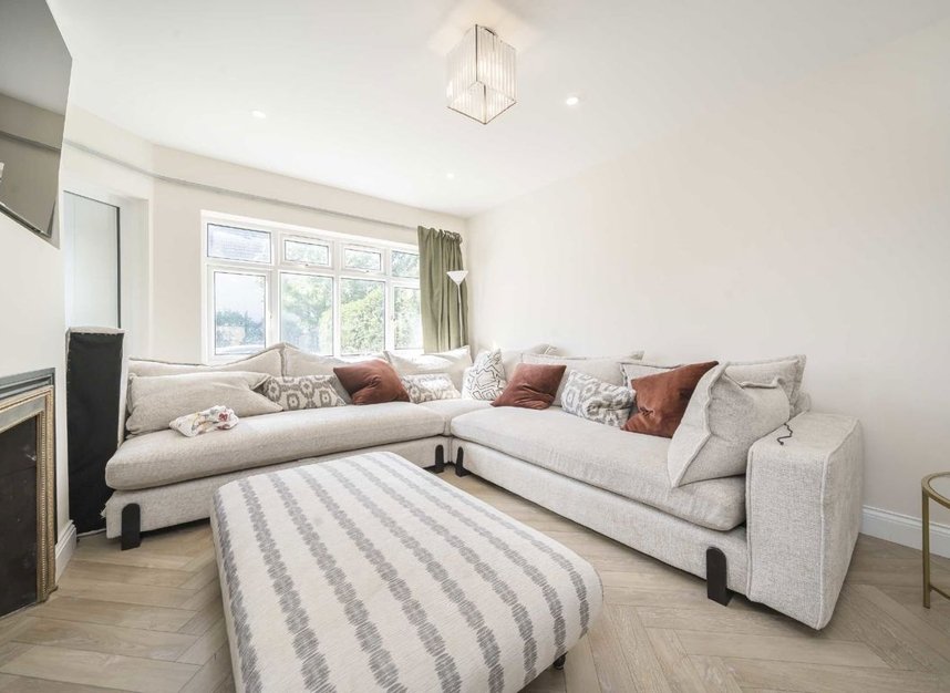 Properties for sale in Cloister Road - W3 0DE view4