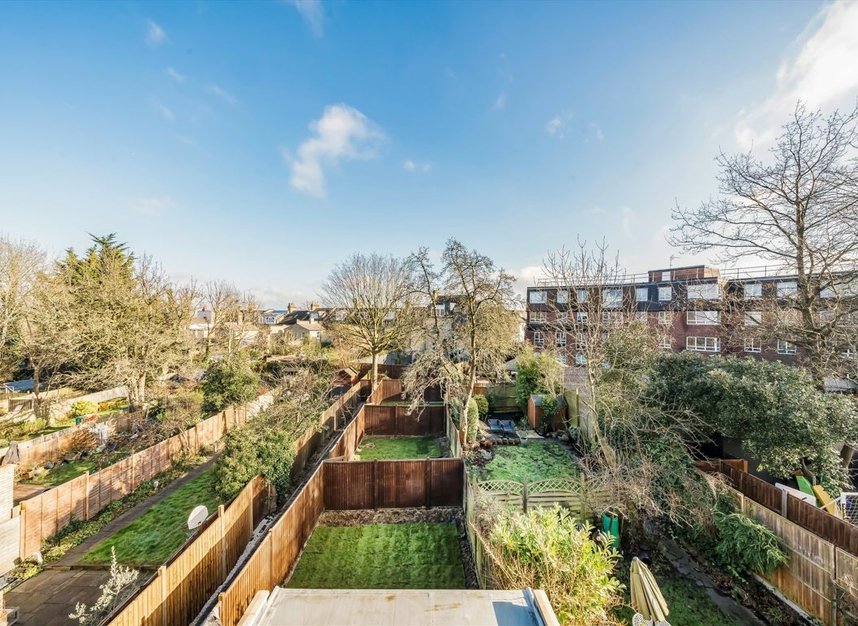 Properties for sale in Colney Hatch Lane - N10 1EA view9