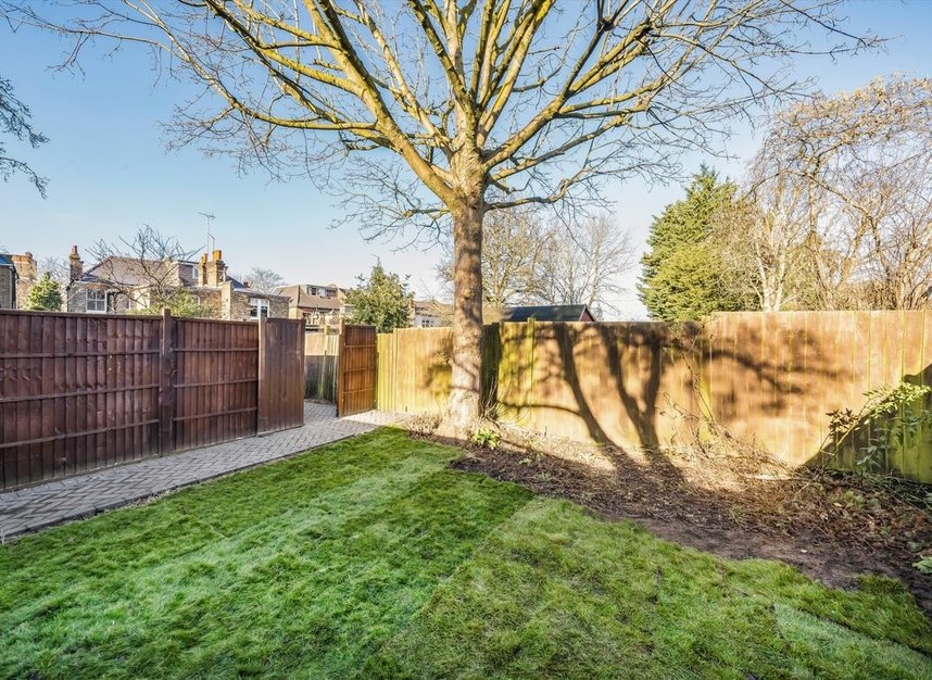 Properties for sale in Colney Hatch Lane - N10 1EA view8