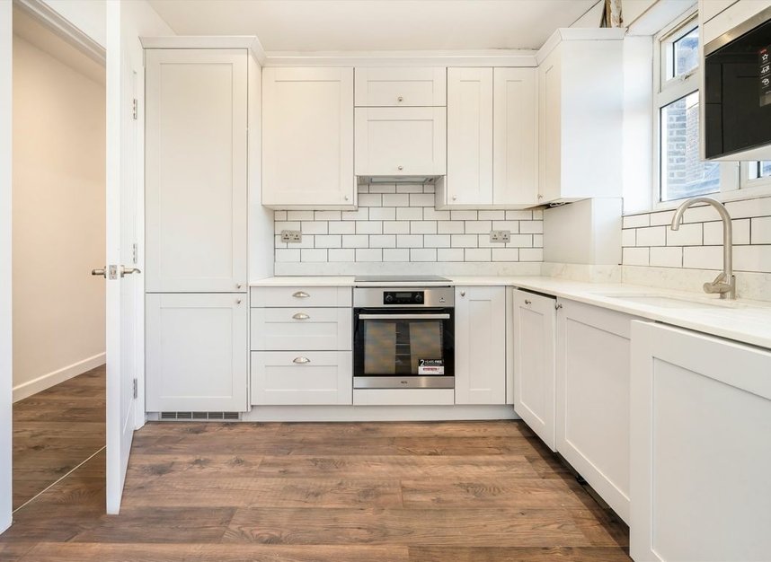 Properties for sale in Colney Hatch Lane - N10 1EA view3