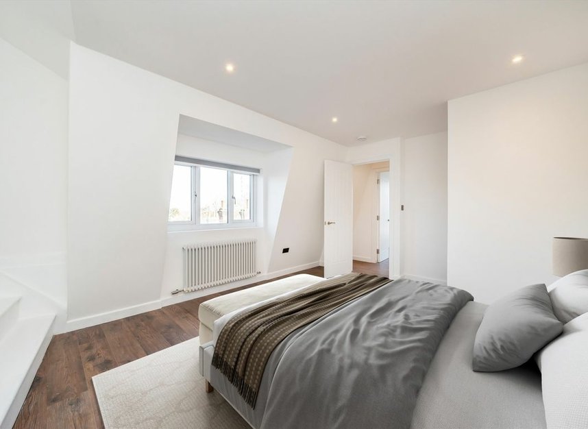 Properties for sale in Colney Hatch Lane - N10 1EA view4