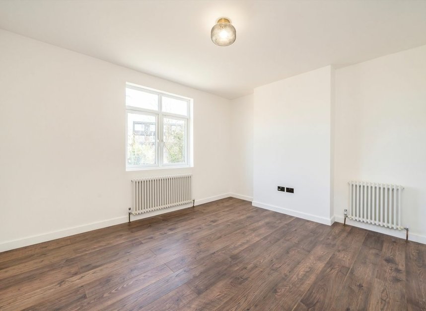 Properties for sale in Colney Hatch Lane - N10 1EA view6