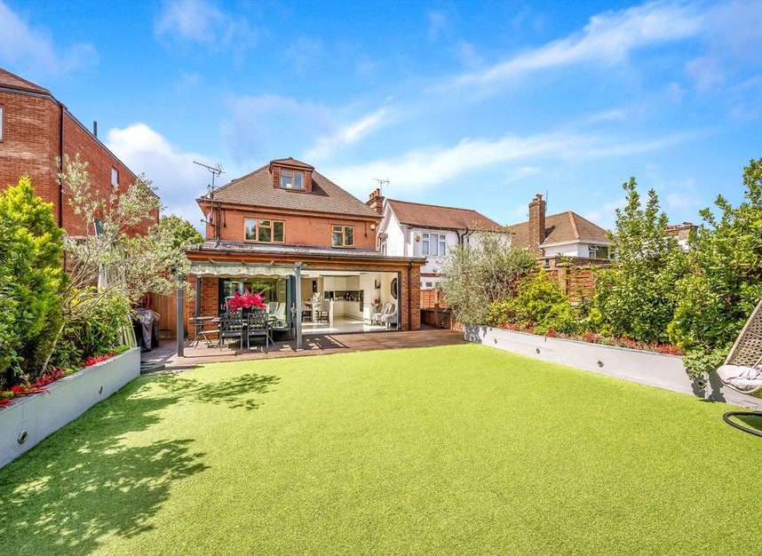 Properties for sale in Colney Hatch Lane - N10 1BD view7