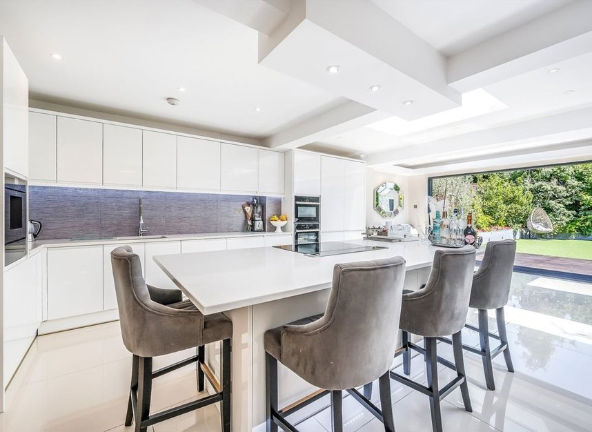 Properties for sale in Colney Hatch Lane - N10 1BD view3