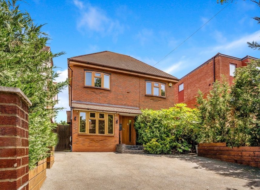 Properties for sale in Colney Hatch Lane - N10 1BD view1