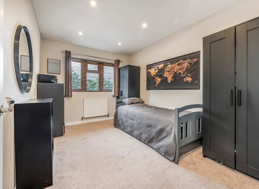 Properties for sale in Colney Hatch Lane - N10 1BD view8