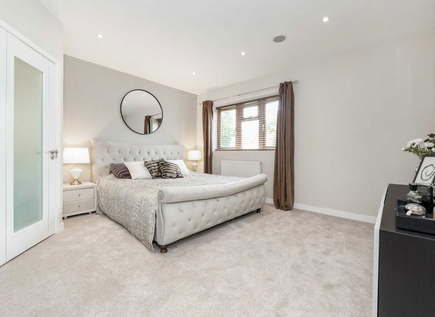 Properties for sale in Colney Hatch Lane - N10 1BD view5