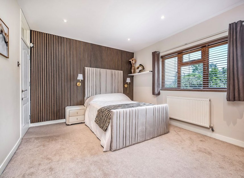 Properties for sale in Colney Hatch Lane - N10 1BD view9