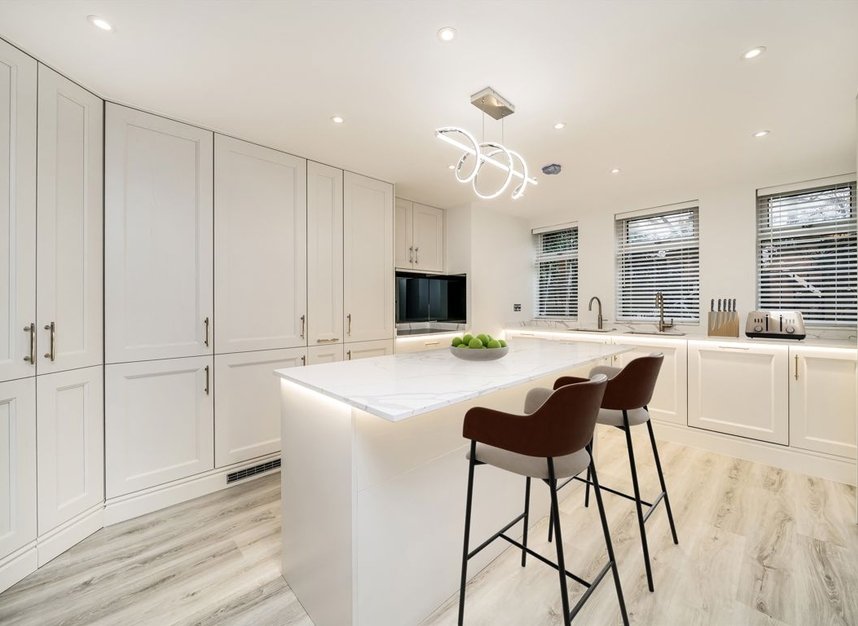 Properties for sale in Coolhurst Road - N8 8EP view4