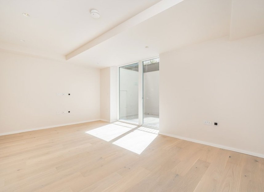 Properties for sale in Coombe Lane - SW20 0RW view13