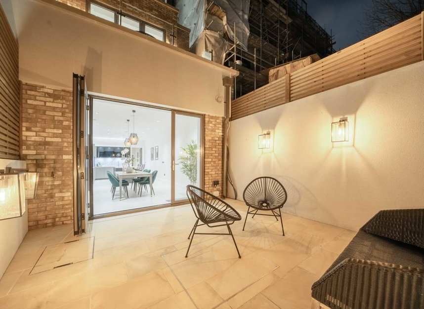 House semidetached for sale in Cottenham Park Road, London, SW20