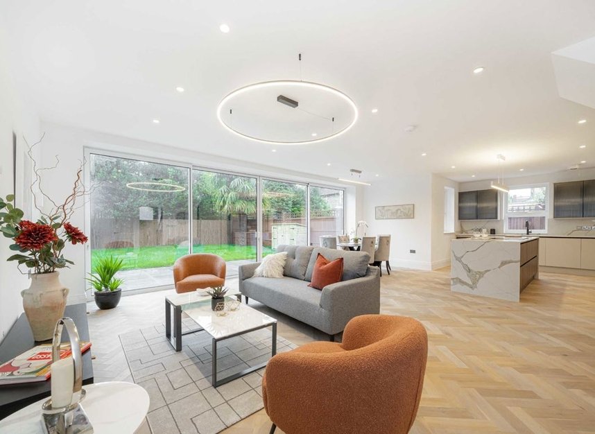 Properties for sale in Courtlands Avenue - TW12 3NT view3