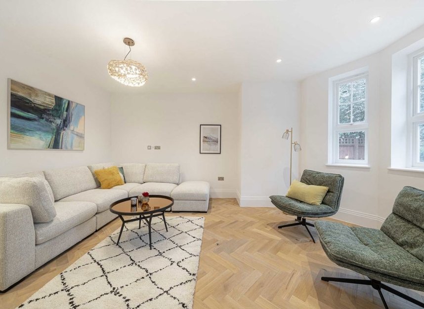 Properties for sale in Courtlands Avenue - TW12 3NT view4