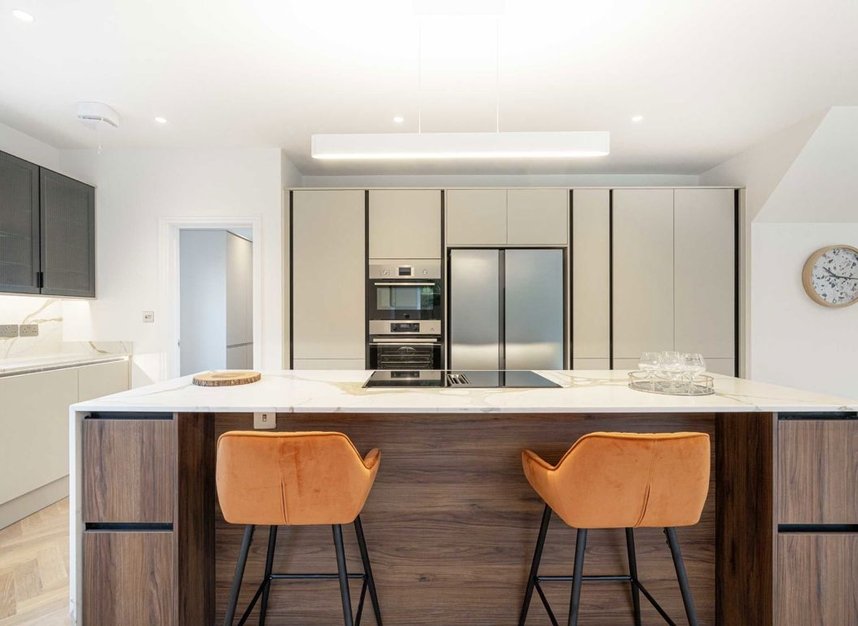 Properties for sale in Courtlands Avenue - TW12 3NT view2