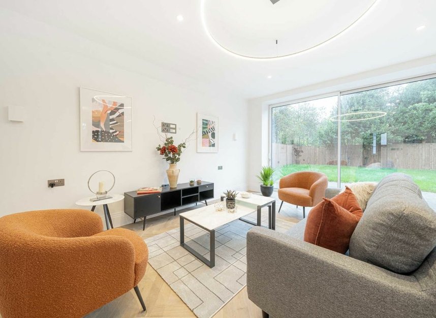 Properties for sale in Courtlands Avenue - TW12 3NT view3