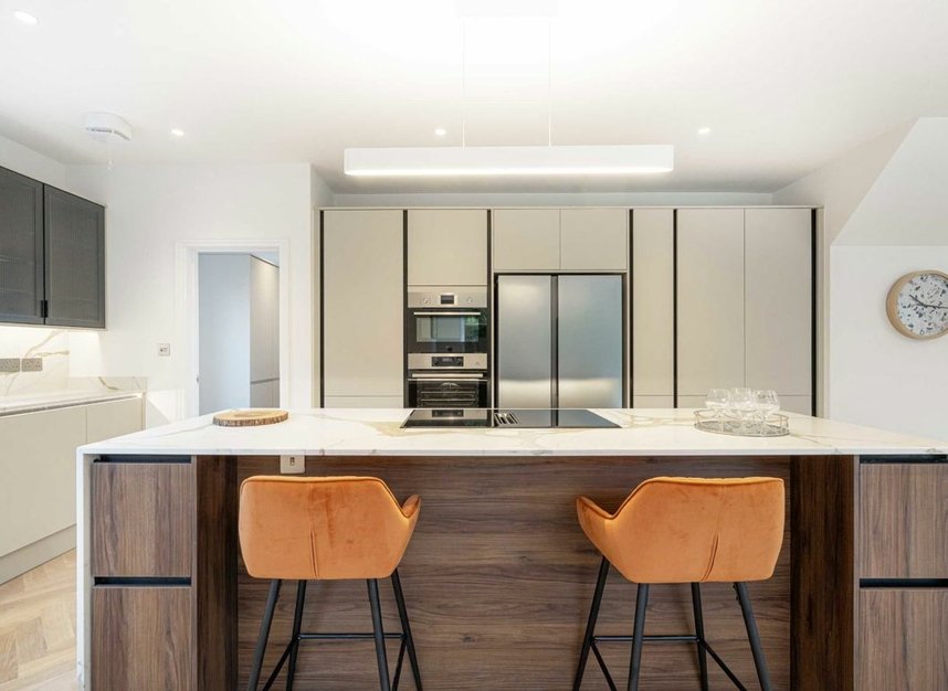 Properties for sale in Courtlands Avenue - TW12 3NT view2