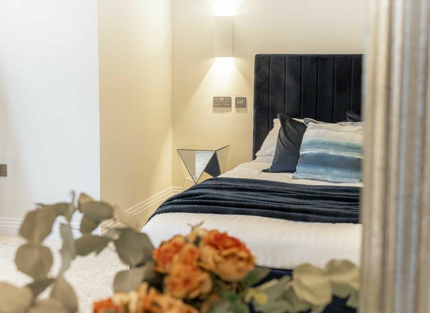 Properties for sale in Courtlands Avenue - TW12 3NT view8