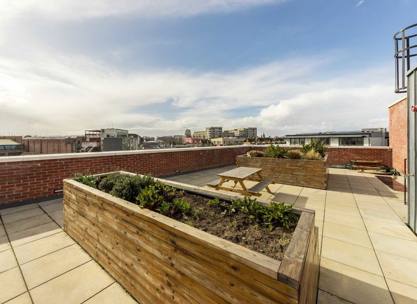 Properties for sale in Cowleaze Road - KT2 6FE view8