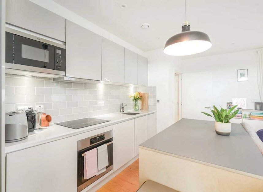 Properties for sale in Cowleaze Road - KT2 6FE view4