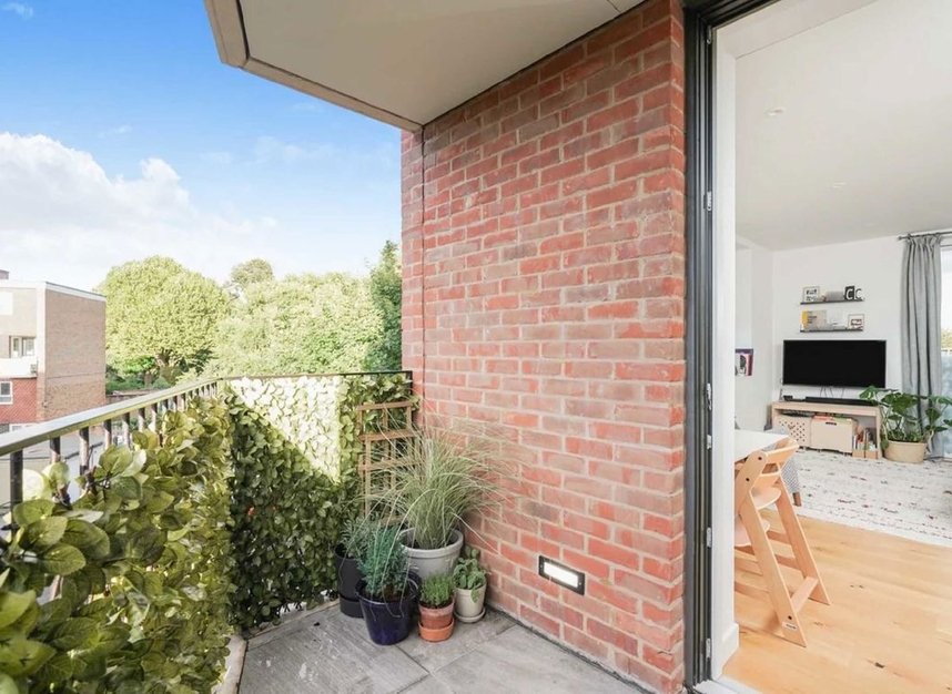 Properties for sale in Cowleaze Road - KT2 6FE view7