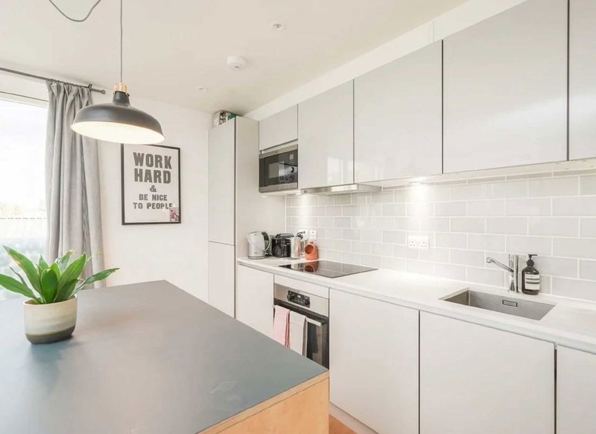 Properties for sale in Cowleaze Road - KT2 6FE view3