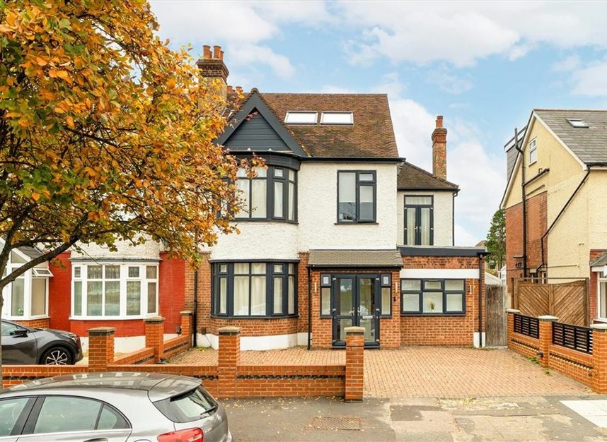 Properties for sale in Crantock Road - SE6 2QS view1