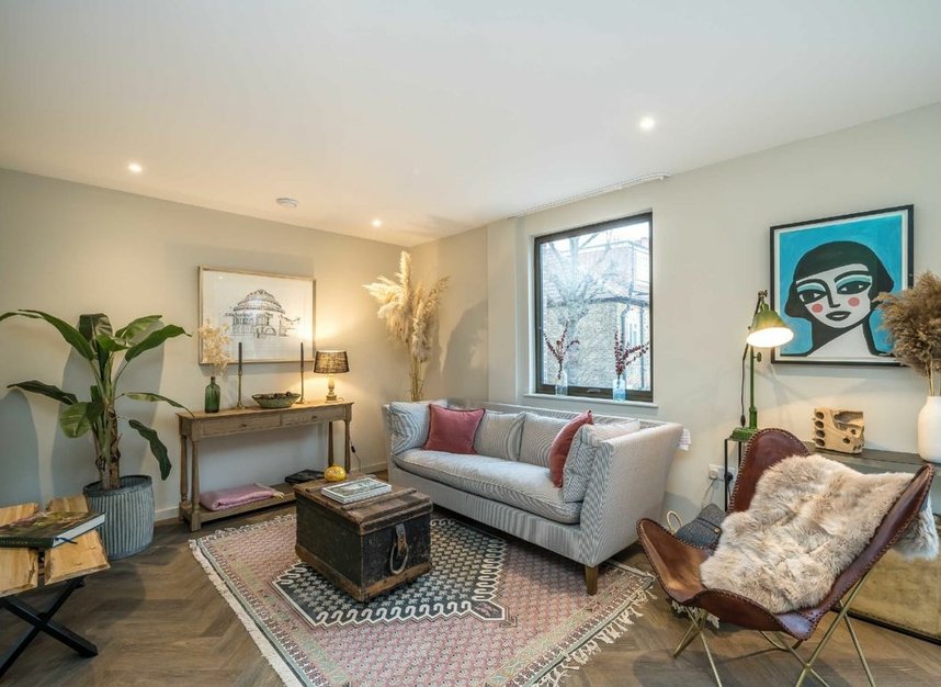 Properties for sale in Craven Avenue - W5 2TU view2