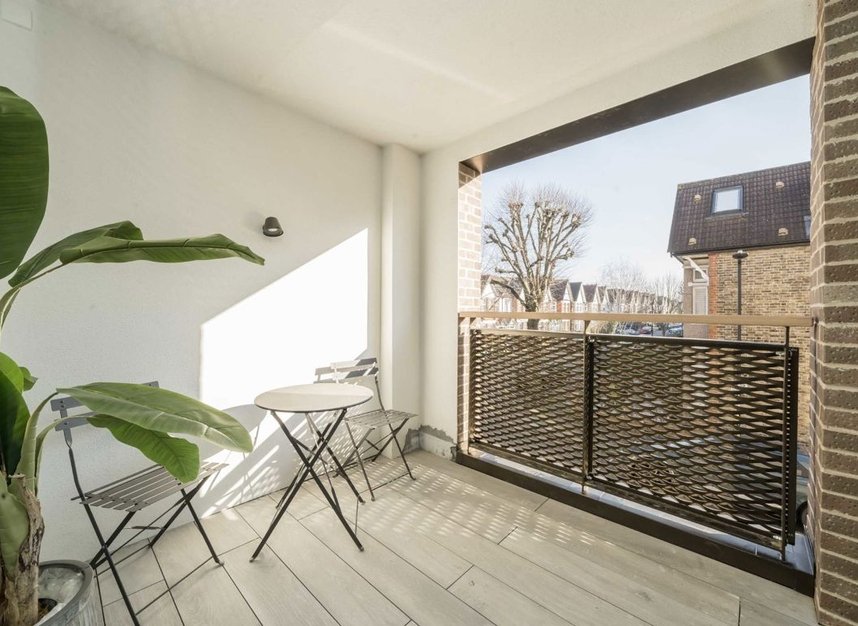 Properties for sale in Craven Avenue - W5 2TU view7