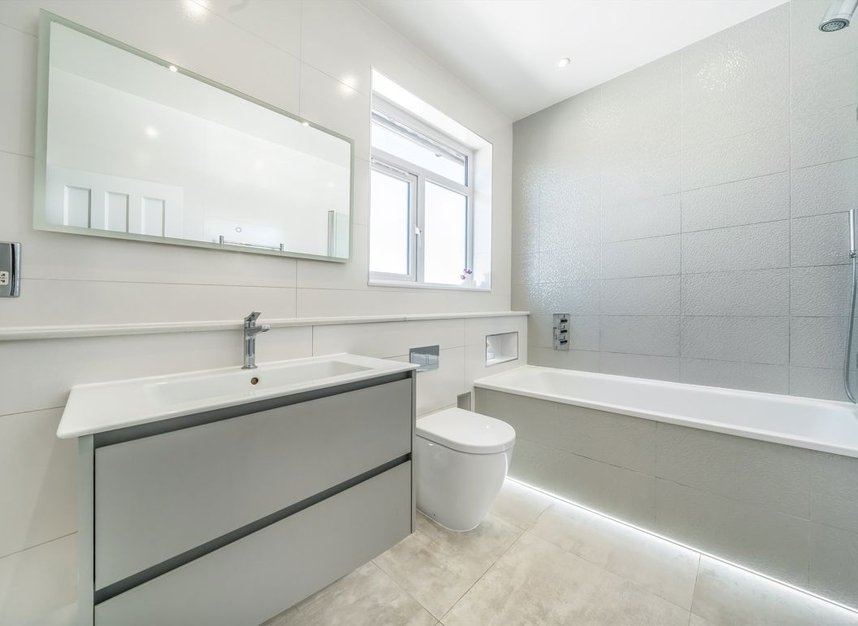 Properties for sale in Creighton Avenue - N10 1NU view12