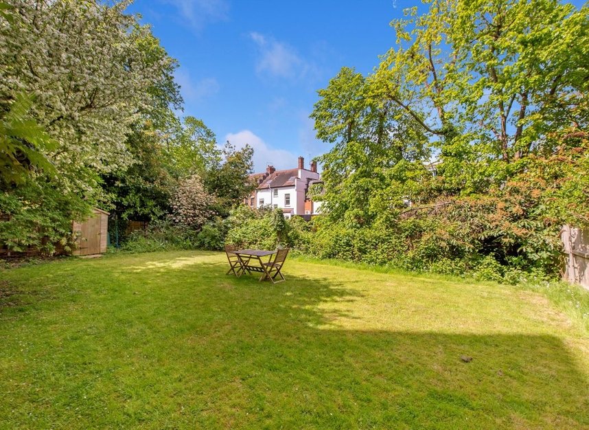Properties for sale in Crescent Road - N8 8AL view7